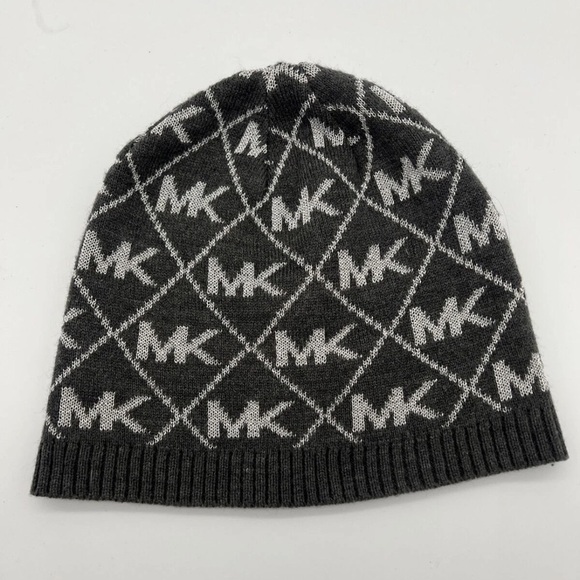 Michael Kors Logo Monogram knit Beanie Skull Ski Cap One Size gray silver hat - Picture 1 of 3